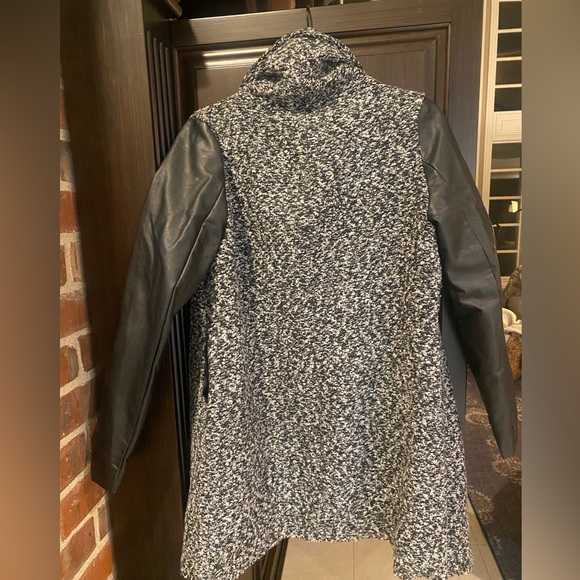 Pim + Larkin Shawl Jacket with faux leather sleeves - Picture 2 of 7